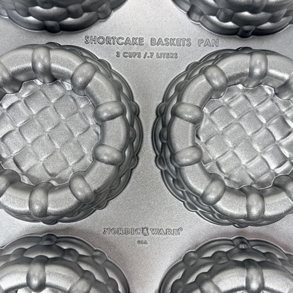 WILLIAMS-SONOMA Nordic Ware Shortcake Basket Pan Silver 3 Cup Cakelet Easter EUC - Picture 3 of 5